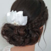 peigne-coiffure-mariée-fleur-perlesLILA (1) peigne pour coiffure de mariée pétales de satin strass et perles