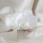 peigne pour coiffure de mariée pétales de satin strass et perles