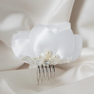 peigne pour coiffure de mariée pétales de satin strass et perles