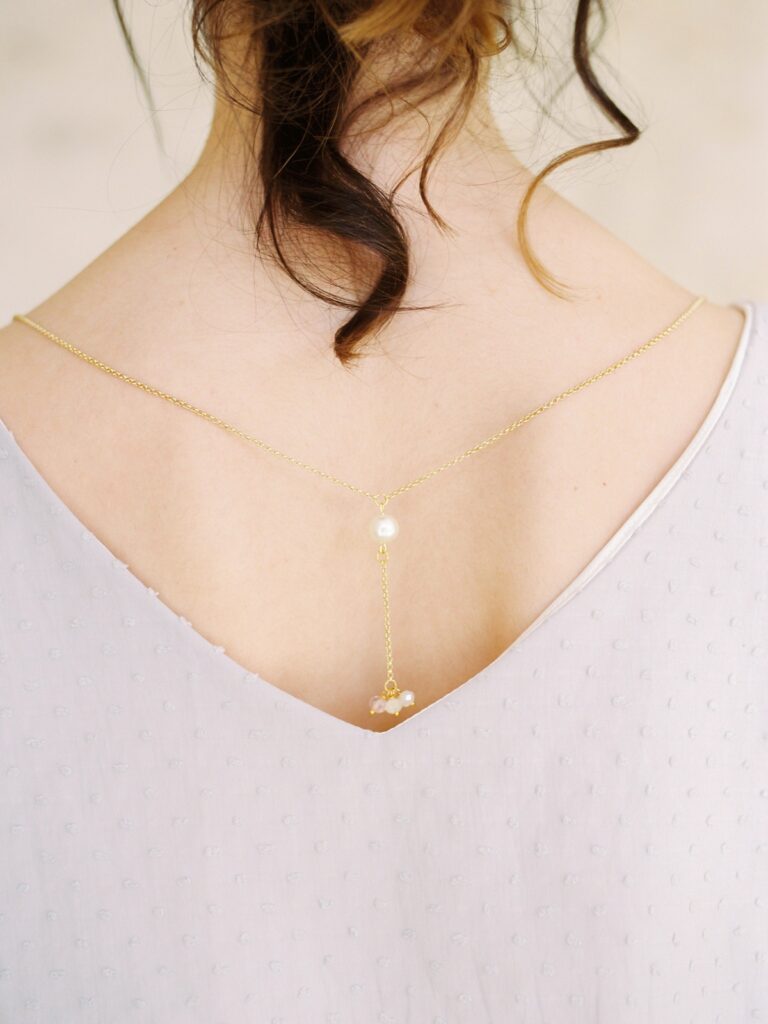 bijou de robe à fixer directement sur la robe 